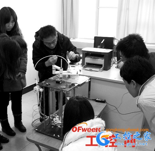 大学生自造3D打印机 一不小心成了“国内第一”