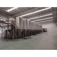 定制啤酒设备的工厂 年产5万吨的大型精酿啤酒设备